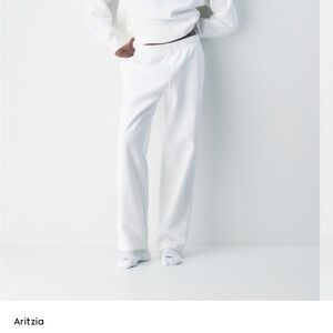 Never worn aritizia white sweatpants sold out